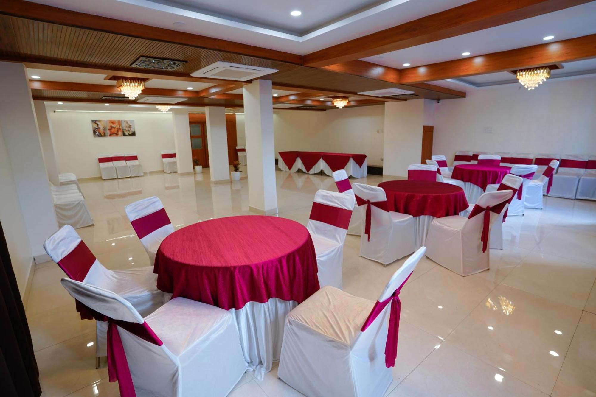 Hotel Eleven Heights Bhopal Exterior foto